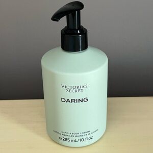 VICTORIA'S SECRET DARING HAND & BODY LOTION 10 oz NEW
